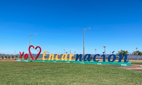 Roman Esco in Paraguay | Encarnación in blau.
