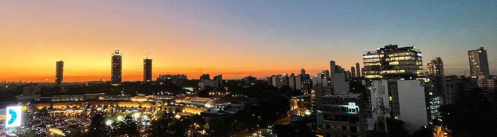 Roman Esco in Paraguay | Panorama-Blick über abendliches Asunción.